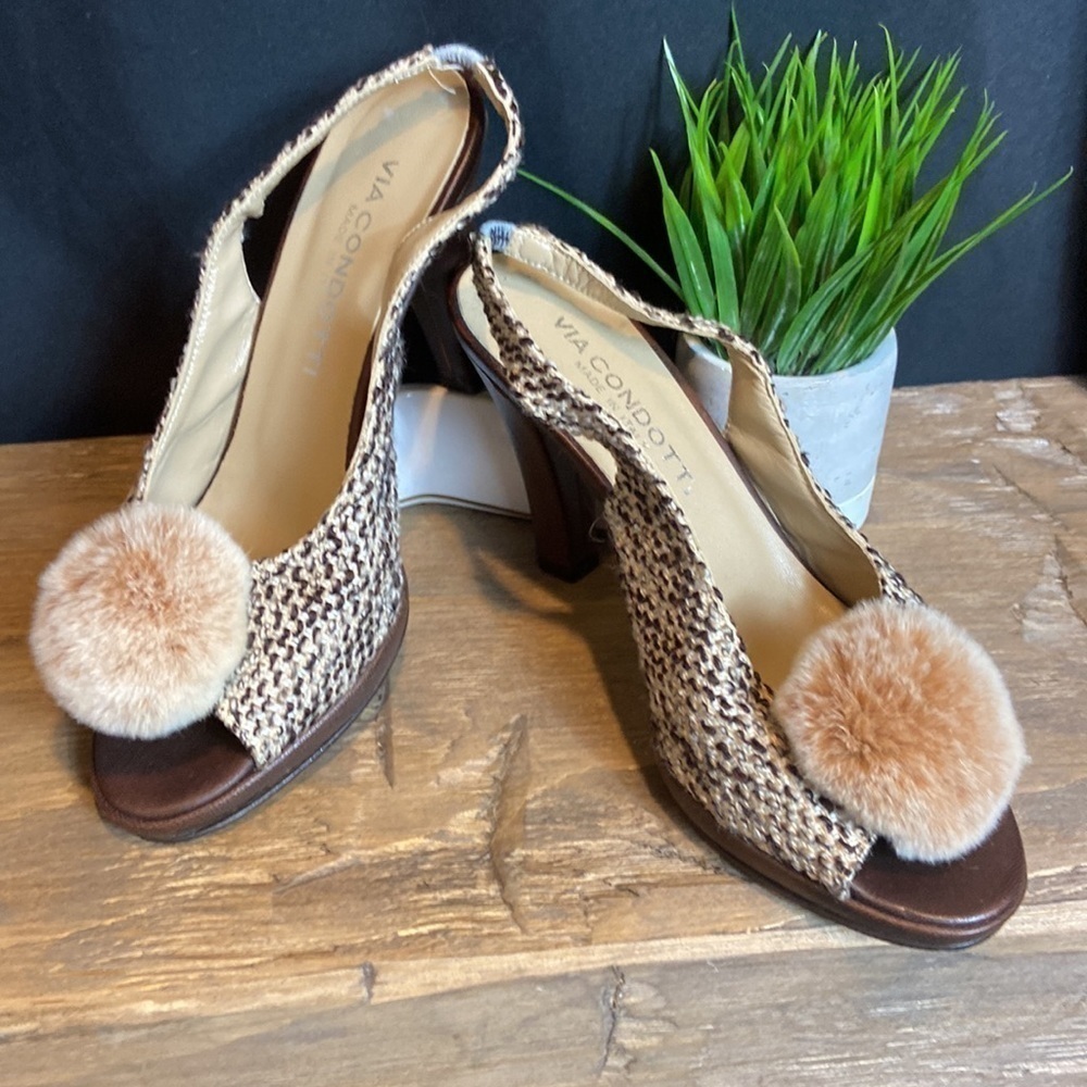 Via Condotti Italian Made Peep Toe Heels with brown fur accent